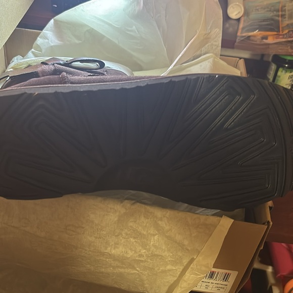 Ugg size 9 brand new - Picture 2 of 5